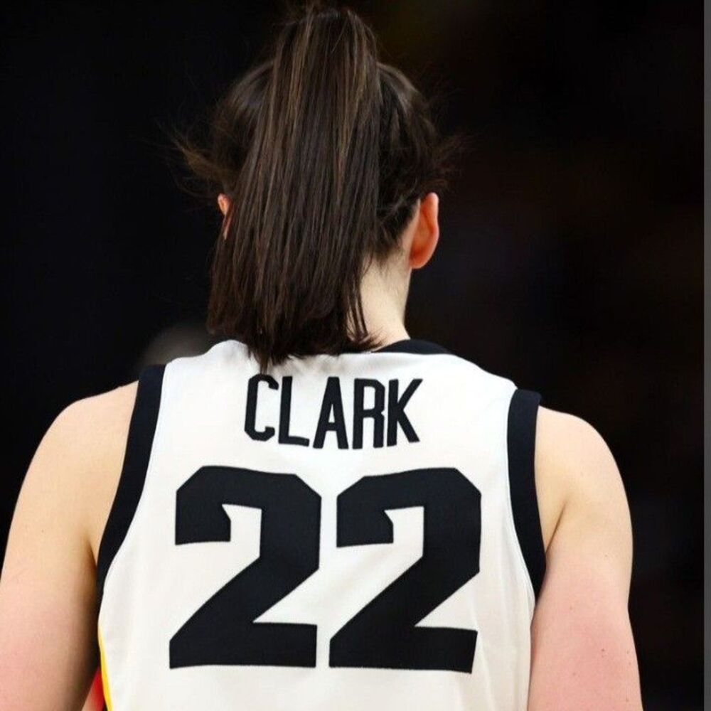 Caitlin Clark-(Iowa)-(Hawkeyes)-(White)-(Jersey)-(New Cond.)-(Size-L)-$65 - Picture 8 of 11